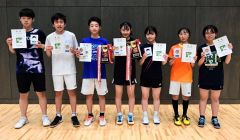 個人戦男女シングルスの上位入賞者。左から竹山、大木、木村、奥田、熊谷、亀田、金田