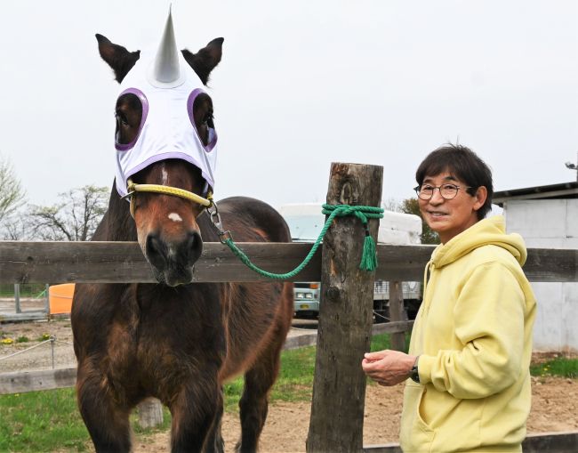米国の「レスラーマスク」作家がばん馬にマスク寄贈　帯広出身の松浦淳さん