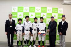 左から、菅野勇次教育長、阿部さん、高橋さん、八十嶋さん、三原さん、坂本会長、足利幹事