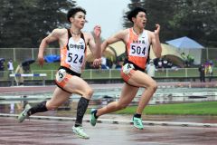 男子２００メートル６組　松本琢夢（左、白樺学園高）　金澤世凪（右、同）
