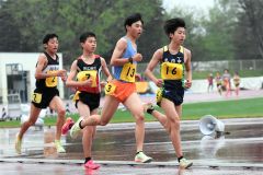 中学男子３０００メートル　山田和生（右から２人目、音更）