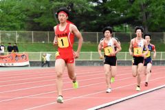 男子八種競技・１５００メートル　三好慶悟（左、帯柏葉）