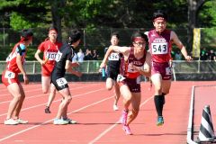 男子１６００メートルリレー決勝　帯三条３走・永井佑汰　４走・加藤哲太