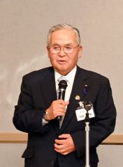 式典に先立つ総会で新会長に選出された長野氏