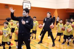 小林コーチと松下選手によるバスケットボールクリニック