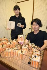 ウッドイルミネーションの製作イベントの参加を呼び掛ける（右から）澤村さん、遠藤さん