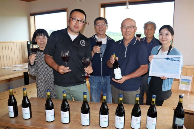 野島さんのブドウ使ったワイン、今年も完成　中札内