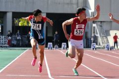 男子１００メートル決勝　７位石田正龍（左、旭川志峯―浦幌中出）
