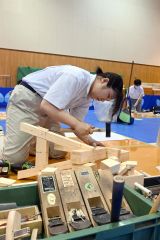 帯工３年の荻野さん全道優秀賞　高校生ものづくりコン木材加工部門 3