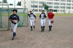 最後の夏に闘志を燃やす茅野選手、木村選手、阿部主将、松本選手（左から）