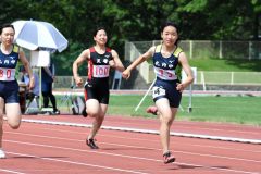 女子四種競技・２００メートル　（右から）高嶋菜子（札内）　木村光（足寄）　船水姫子（札内）　