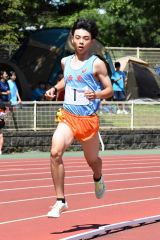 【男子１５００メートル予選１組】全国標準を６秒以上上回る４分２秒１７で全中出場を決めた山田和生（音更）