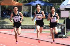 男子１５００メートル予選　（右から）伊藤蓮、大井侑昊、佐藤晴人（以上緑南）