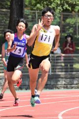 男子２００メートル予選　宮本哲朗（帯一）