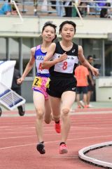 女子１５００メートル決勝　門脇灯蕗（右、緑南）　福田さくら（左、芽室）
