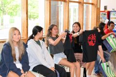 ハワイ州カラニ高校の生徒が帯広到着　帯広柏葉高の姉妹校、２７日まで滞在。柏葉高生徒と交流深める 4