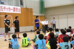 小中学生が一流の技術学ぶ　名波浩さんサッカー講習会　足寄 3