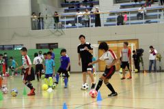 小中学生が一流の技術学ぶ　名波浩さんサッカー講習会　足寄 9
