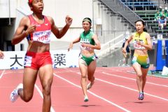 女子４００メートル予選　高橋萌生（中央、帯南商）
