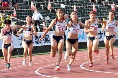 女子４００メートルリレー予選　旭川志峯　　４走山崎心愛（中央、共栄中出）