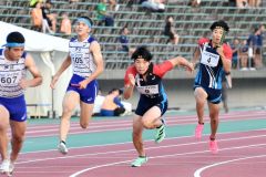 男子４００メートルリレー予選　旭川志峯　２走石田正龍（右、浦幌中出）