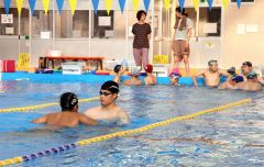 アジア大会金の坂田選手から技術指導　本別水泳少年団 11