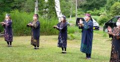 帯広カムイトウウポポ保存会メンバーによる伝統の古式舞踊の一場面