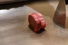 ウニ、キャビア、和牛・・・　絶品グルメを鉄板焼きで　北海道ホテル「ＥＺＯ　ＴＥＰＰＡＮ　Ｗ６」２周年特別コース 写真5