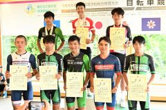 男子個人の表彰。後列中央はチャンピオンジャージを着た島崎将男、前列右端は８位入賞の木綿崚介