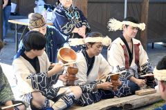祭司を中心に執り行われた伝統儀式「カムイノミ」