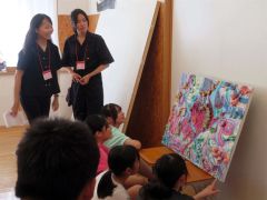 子どもアートプロジェクトで「対話型鑑賞」授業　中札内中の生徒と 5