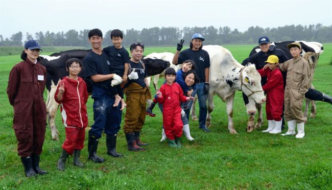 元コンサ石川さん　酪農の魅力ＰＲ　浦幌高木牧場と「癒やしや学びを」