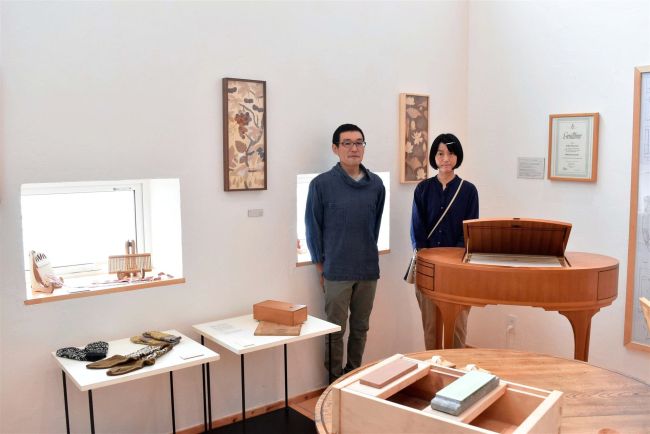 ものづくりの夫婦が「図工室」オープン　木工芸品並ぶ