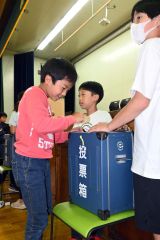 児童会選挙、帯広柏小で本物の投票箱を使用　市内唯一