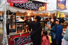 出店やキッチンカーなどでにぎわい　陸別神社秋季例大祭