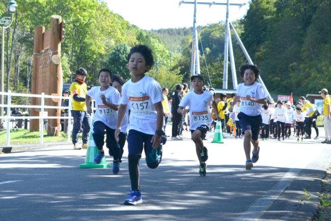 五輪銀の朝原宣治さん招く　浦幌マラソンに５２１人駆ける