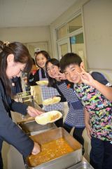 帯広市場給食「おいしい」児童完食　創立１１０年で食材２５０万円分寄贈 15