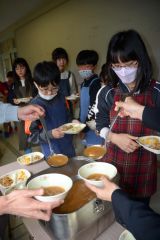 帯広市場給食「おいしい」児童完食　創立１１０年で食材２５０万円分寄贈 8