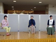 起業の体験などについて語り合った（左から）外山さん、山川代表、堀田社長