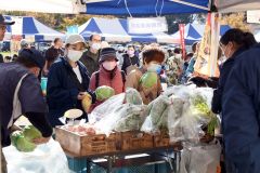 更別村の食が大集合　大収穫祭にぎわう