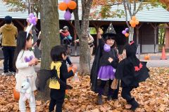 お化け屋敷やスタンプラリー　森の交流館でハロウィーン　帯広