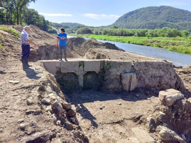 １０６年前の石積み導水路発見　佐幌川から取水口をつなぐ　新得・清水の電化生活支えた遺構