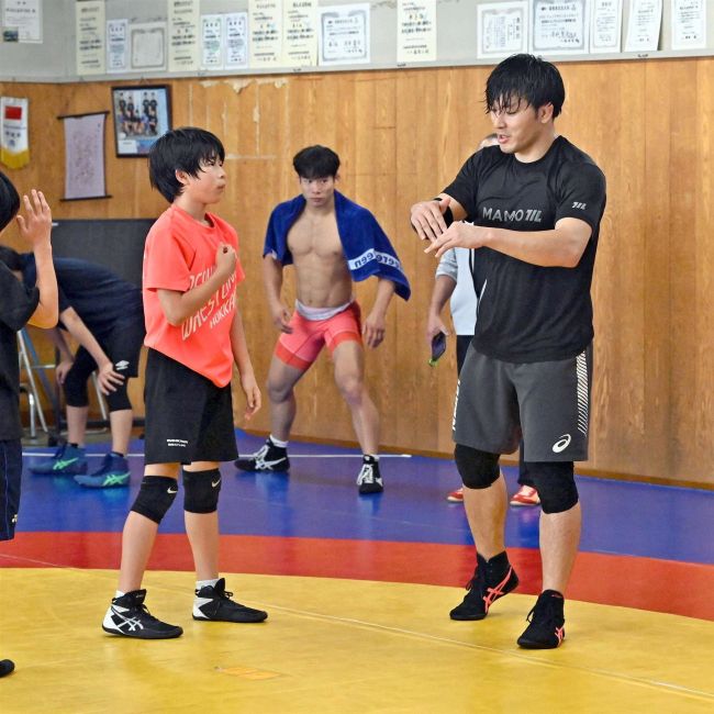 オリンピアン高谷氏と清水選手がレスリング指導、帯広で強化合宿