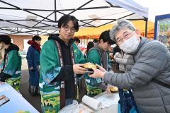 コーンの甘み生かした２品開発　白樺学園高校の生徒有志ら　ポトフなど無料配布