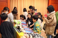 芽室町図書館で「ぬいぐるみのお泊まり会」