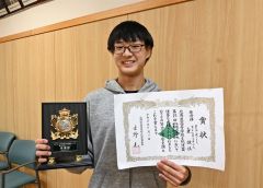 帯柏葉１年の東さん　高文連の囲碁新人戦で全国へ