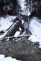 幻想的な冬の風景に心洗われる天狗の滝