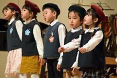 元気な歌声を披露した池田カトリック幼稚園の園児たち