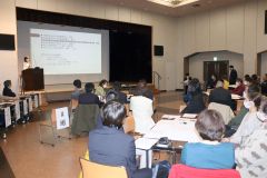 温暖化の影響や脱炭素学ぶ　伊藤さん公演　清水でセミナー 2
