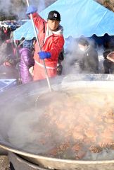 毛ガニを求めて人　広尾で「まんぷくまつり」～写真特集